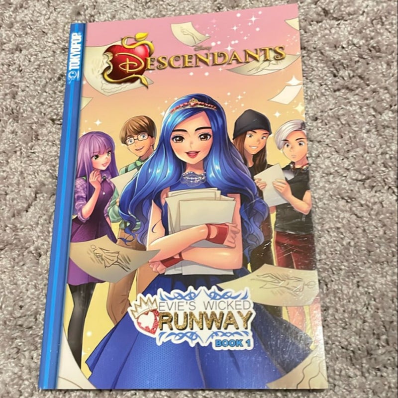 Disney Manga: Descendants - Evie's Wicked Runway, Book 1