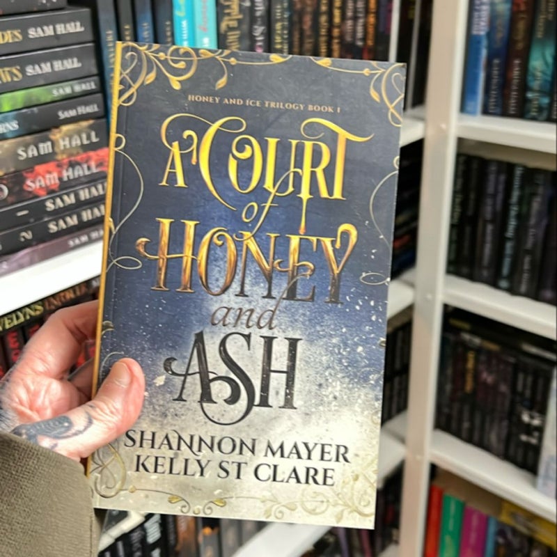 A Court of Honey and Ash