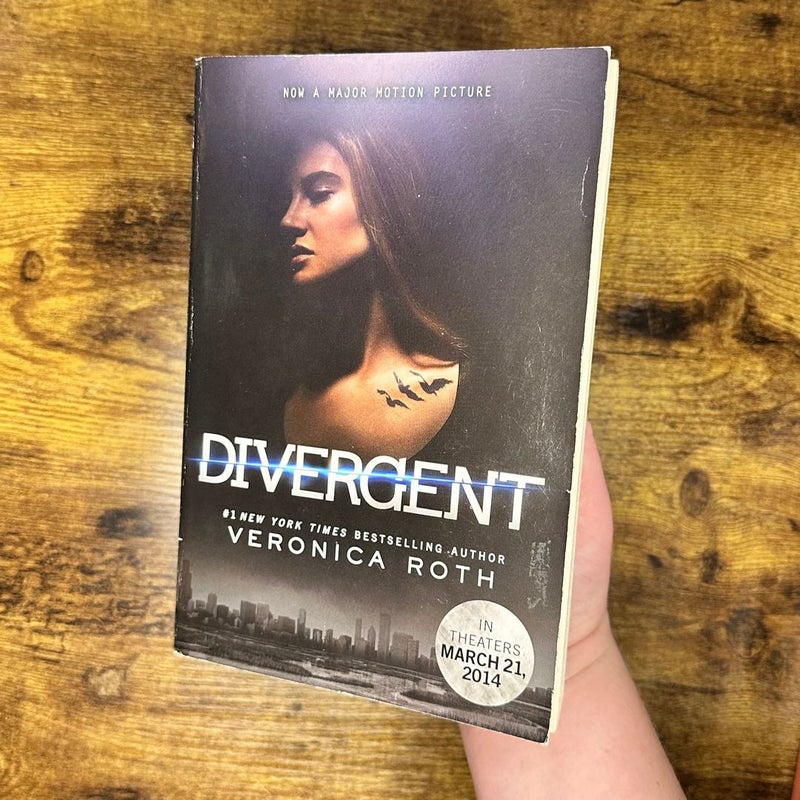 Divergent Movie Tie-In Edition