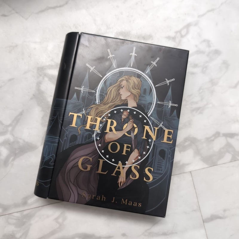 Throne of Glass Storage book