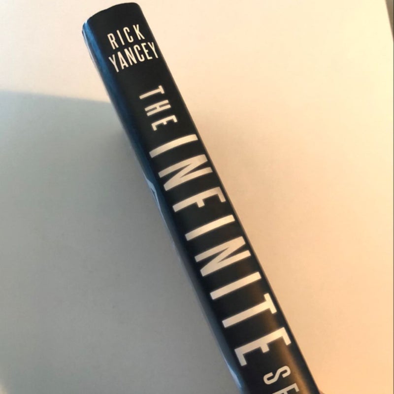 The Infinite Sea *LIKE NEW* HARDCOVER 