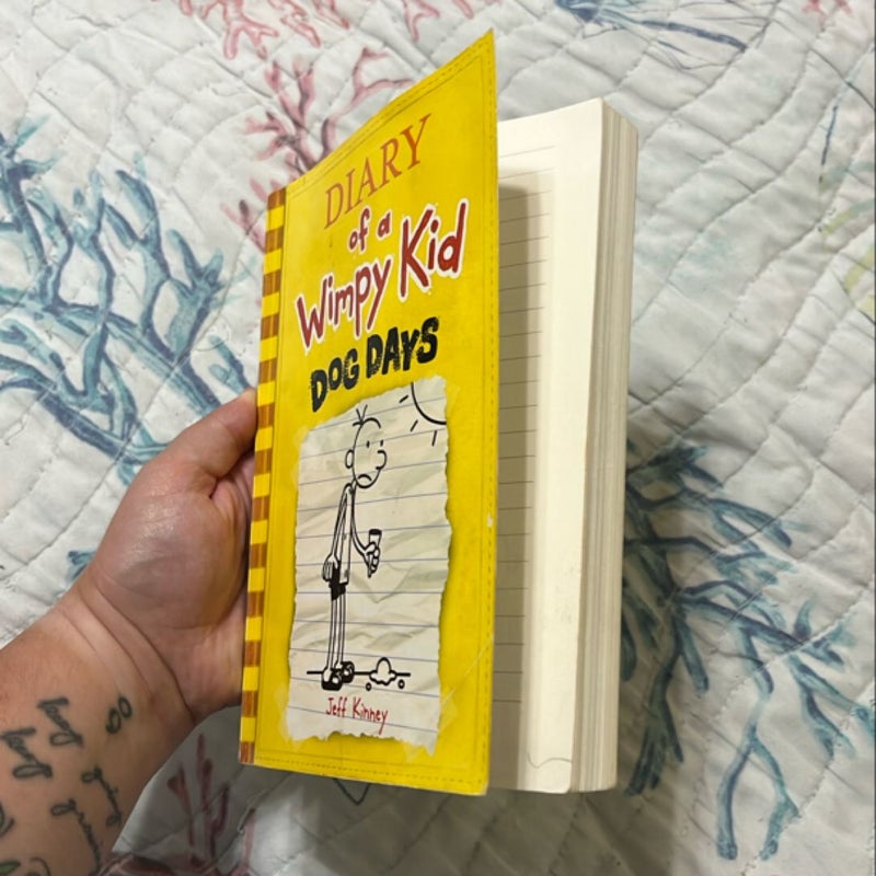 Dog Days (Diary of a Wimpy Kid #4)
