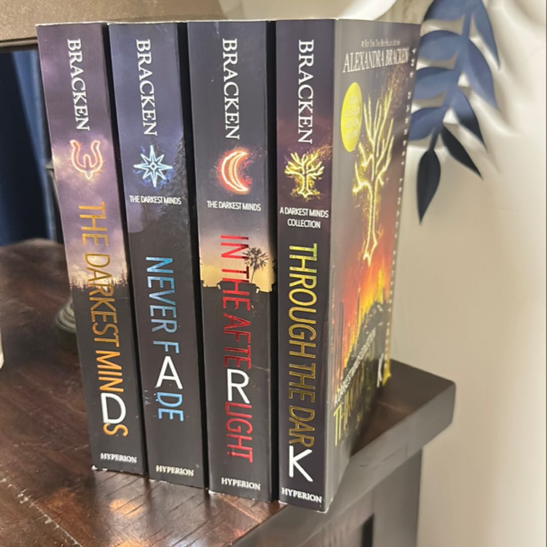 The Darkest Minds Series Boxed Set [4-Book Paperback Boxed Set] (the Darkest Minds)