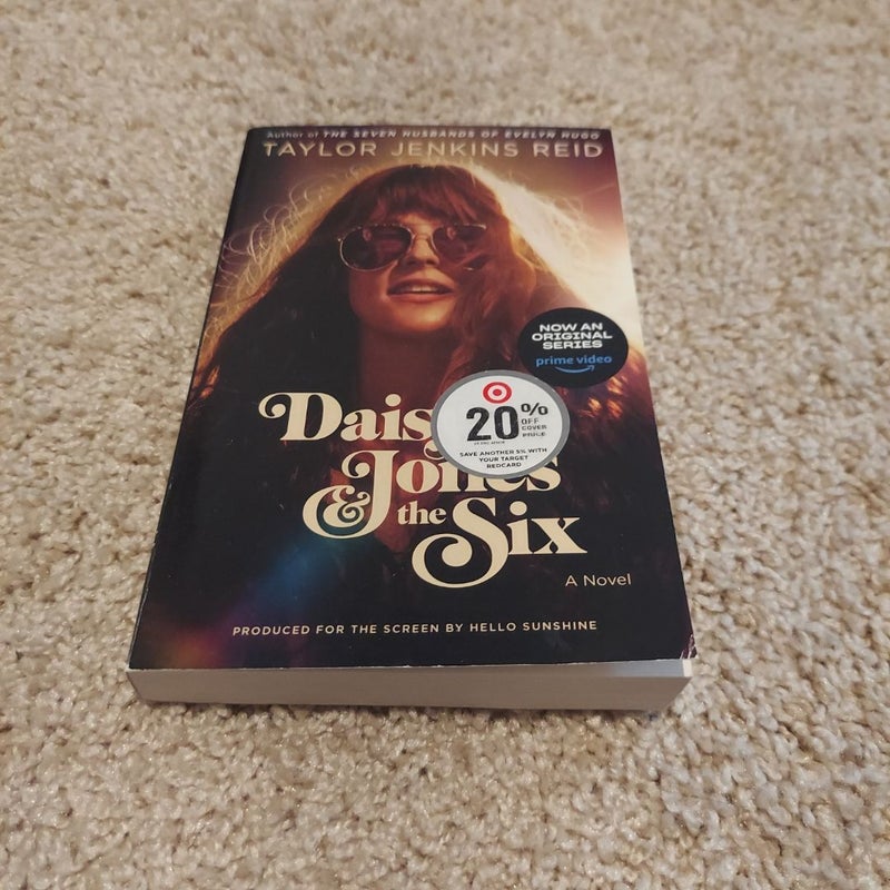 Daisy Jones and the Six (TV Tie-In Edition)