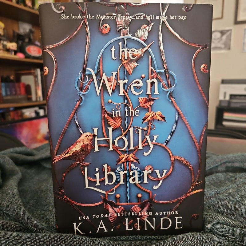 The Wren in the Holly Library (Deluxe Limited Edition)