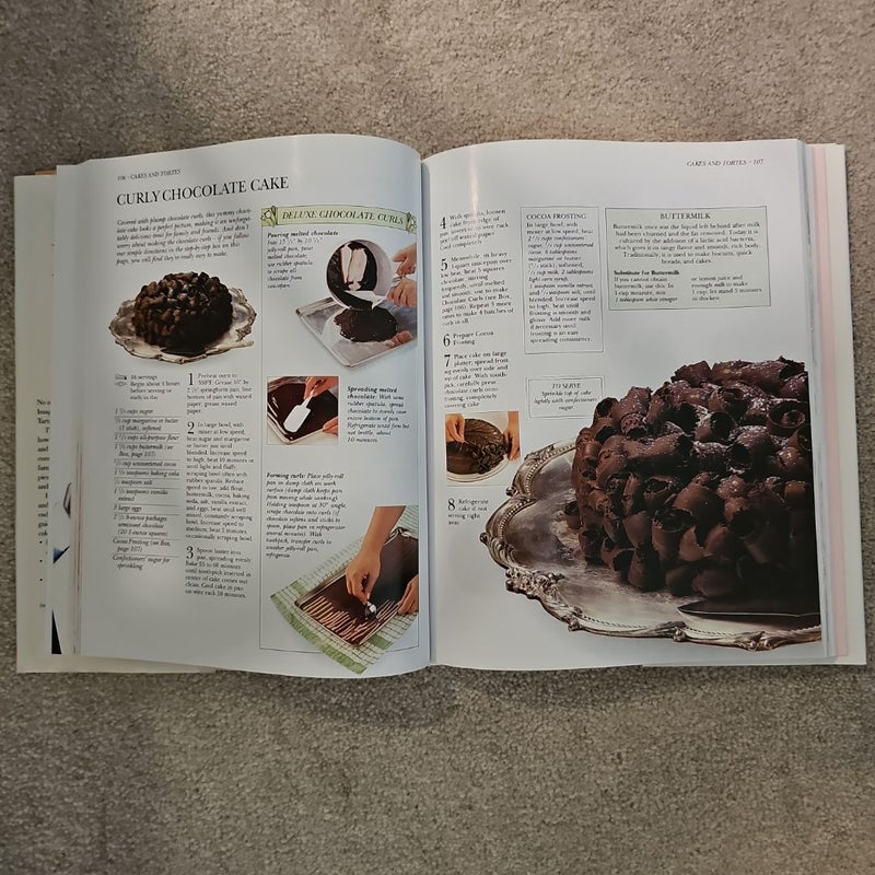 The Good Housekeeping Illustrated Book of Desserts