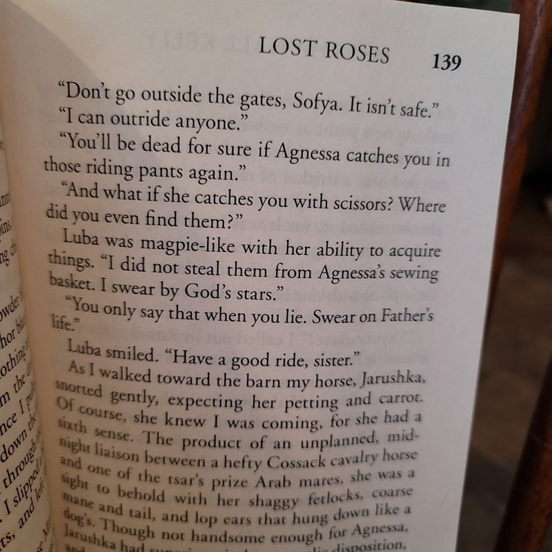 *LARGE PRINT* Lost Roses