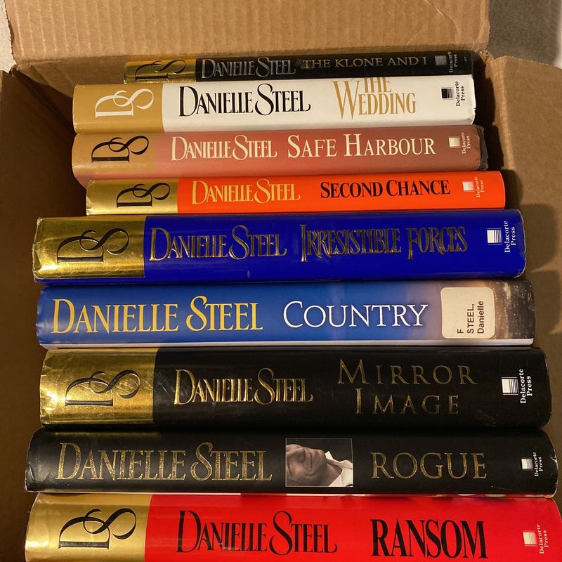 9 Danielle Steel books (NEW)