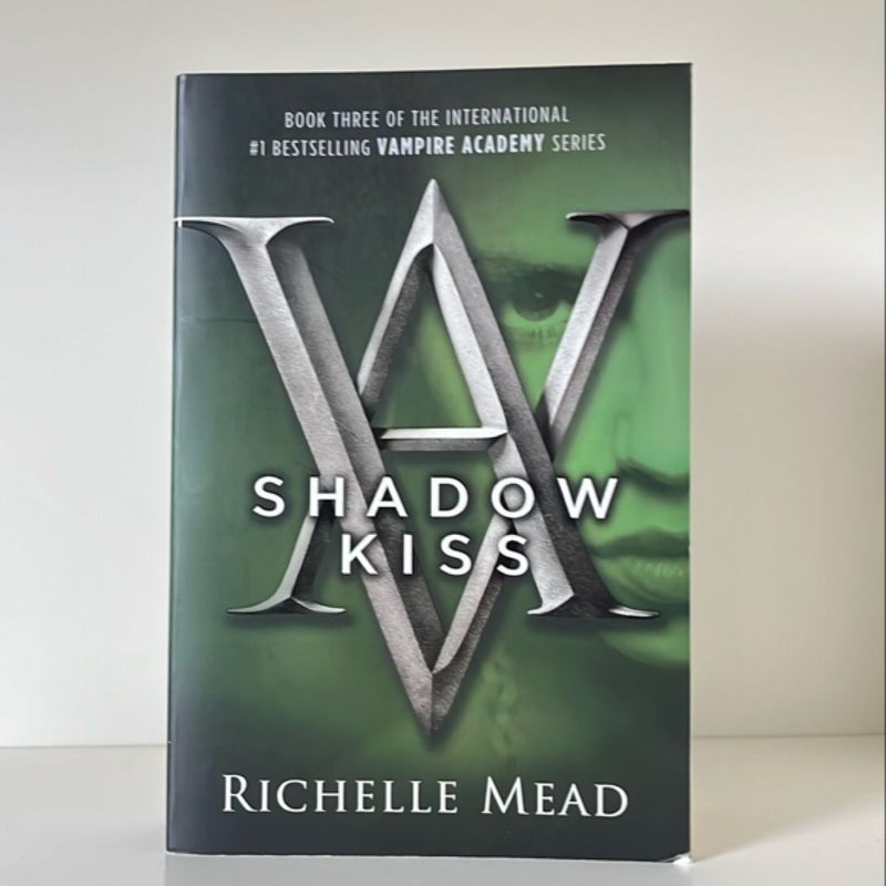 Shadow Kiss - Vampire Academy bk 3