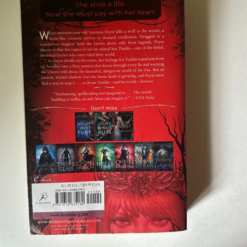 A Court of Thorns and Roses (damaged)