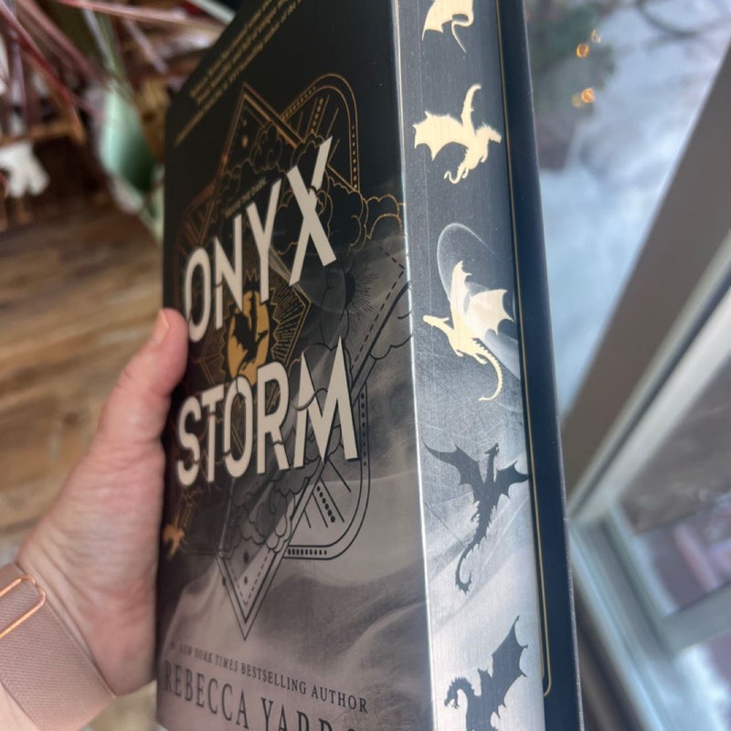 Onyx Storm — Deluxe Edition