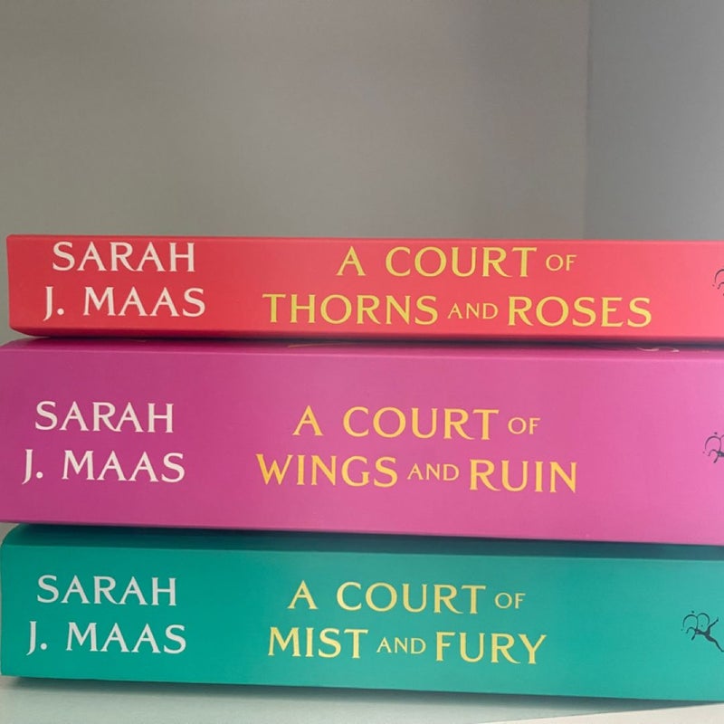 A court of thorns and roses SET 3 first books