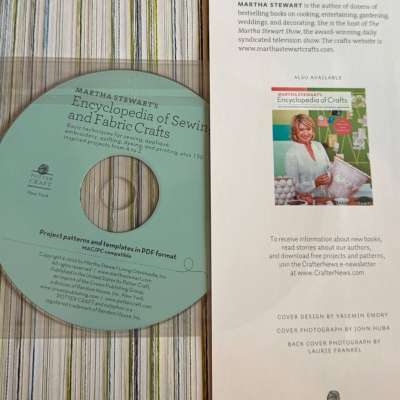 Martha Stewart's Encyclopedia of Sewing and Fabric Crafts