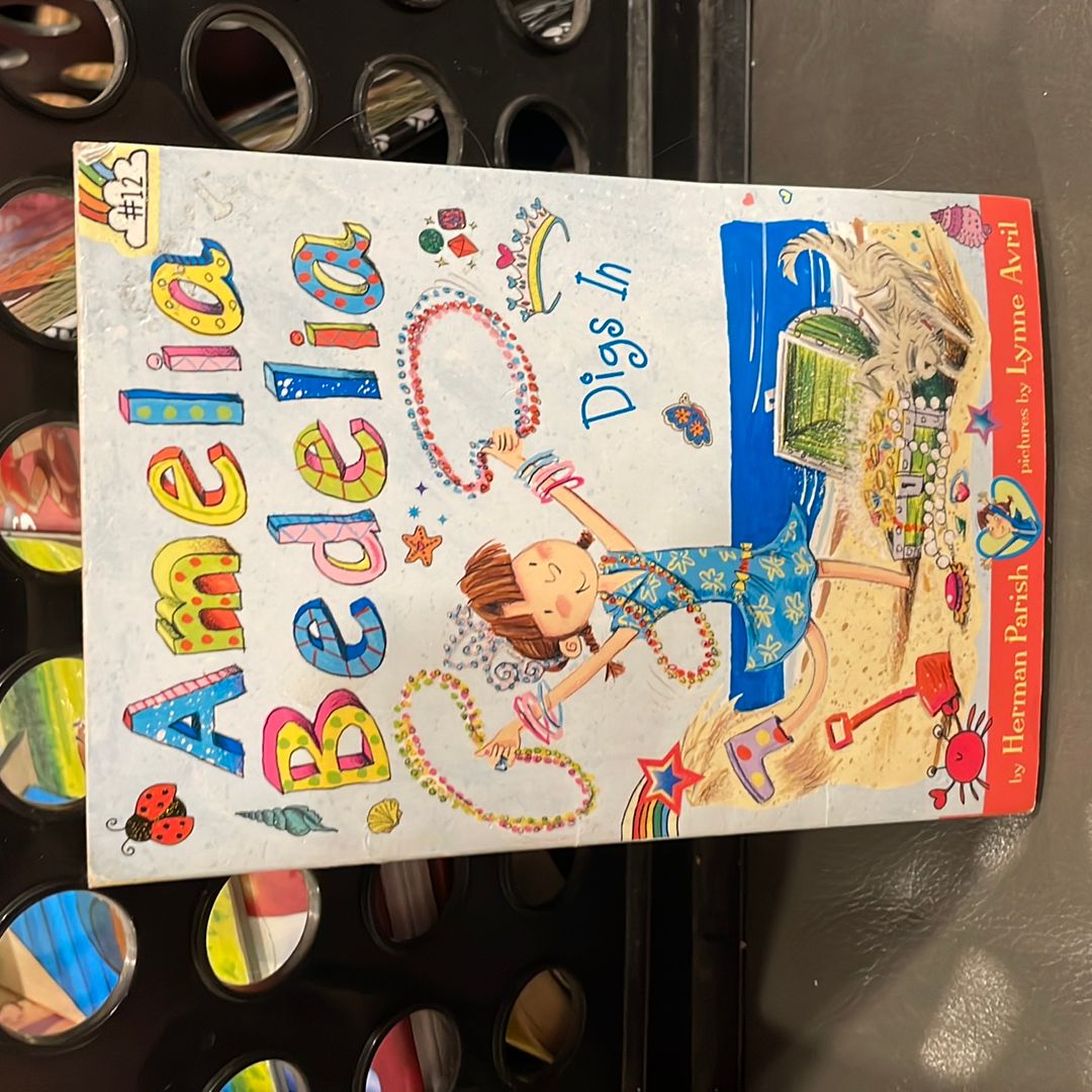 Amelia Bedelia Chapter Book #12: Amelia Bedelia Digs In