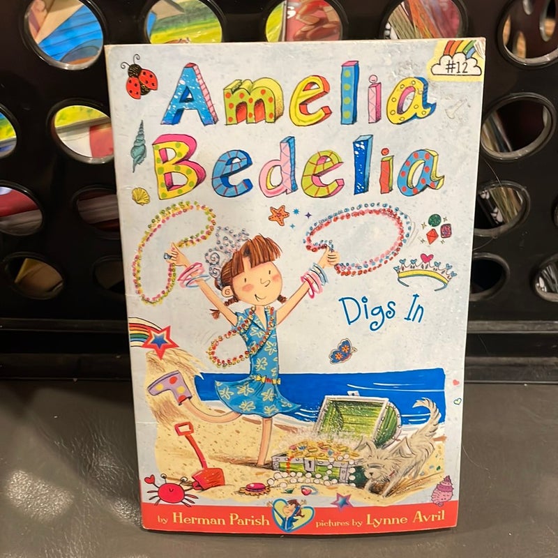 Amelia Bedelia Chapter Book #12: Amelia Bedelia Digs In