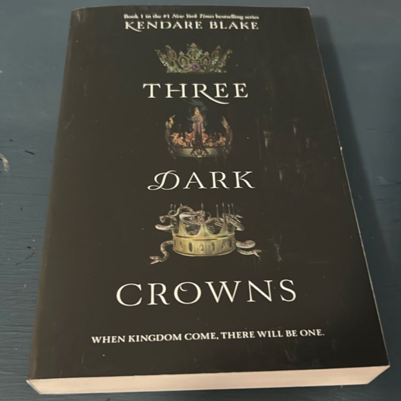 4 book bundle Three Dark Crowns