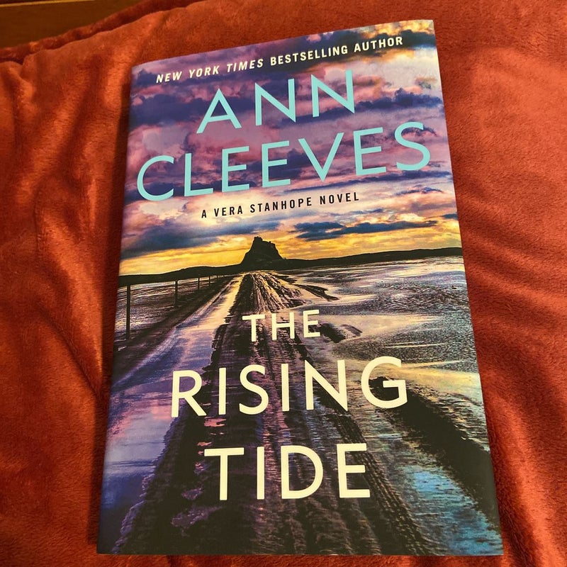 The Rising Tide - (Vera Stanhope) by Ann Cleeves (Hardcover)