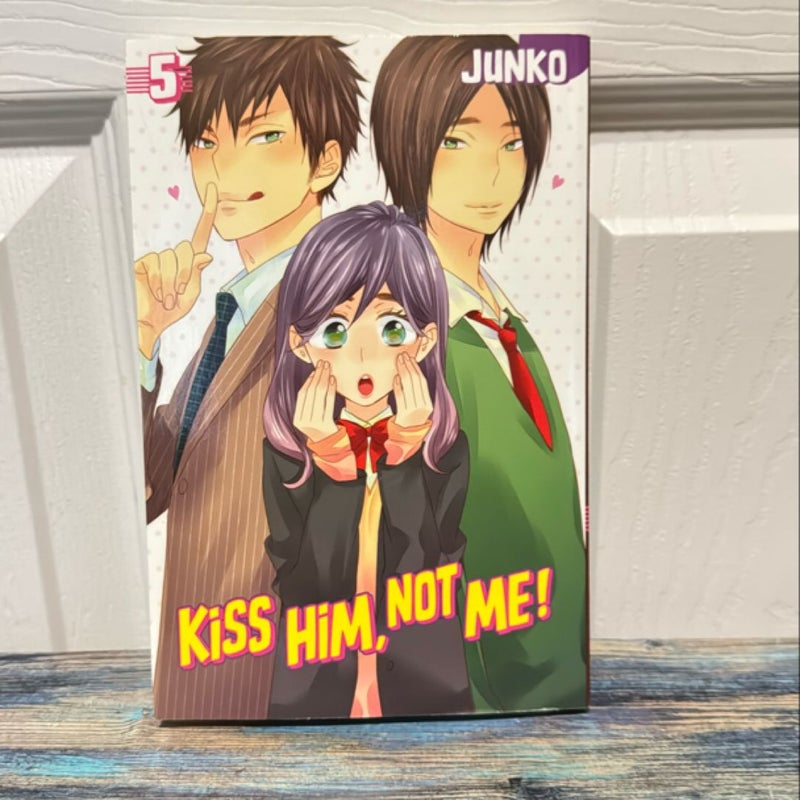 Kiss Him, Not Me 5