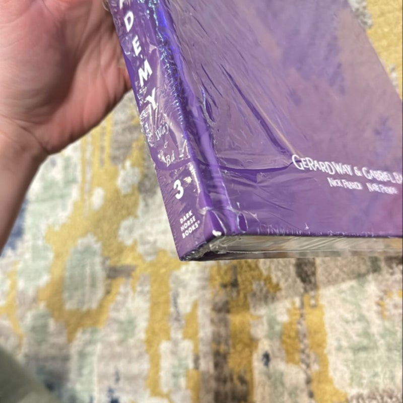 The Umbrella Academy Library Edition Volume 3: Hotel Oblivion
