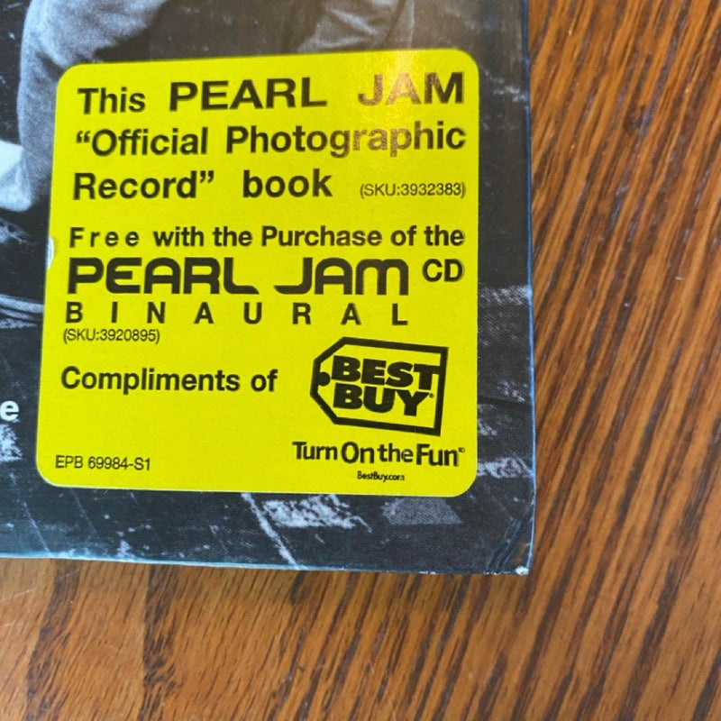 5x1 Pearl Jam through the eye of Lance Mercer & Pearl Jam place/date