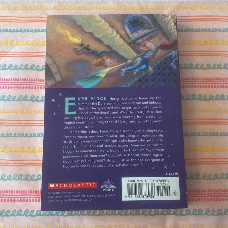 Harry Potter and the Chamber of Secrets (Harry Potter, Book 2)