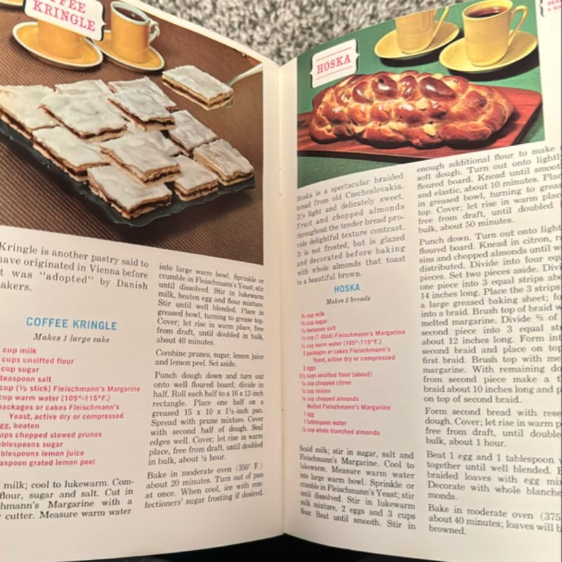 The fleischmann treasury of yeast baking cookbook from 1963