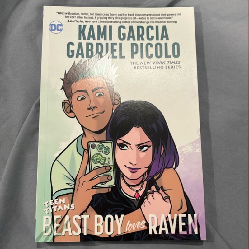 Teen Titans: Beast Boy Loves Raven