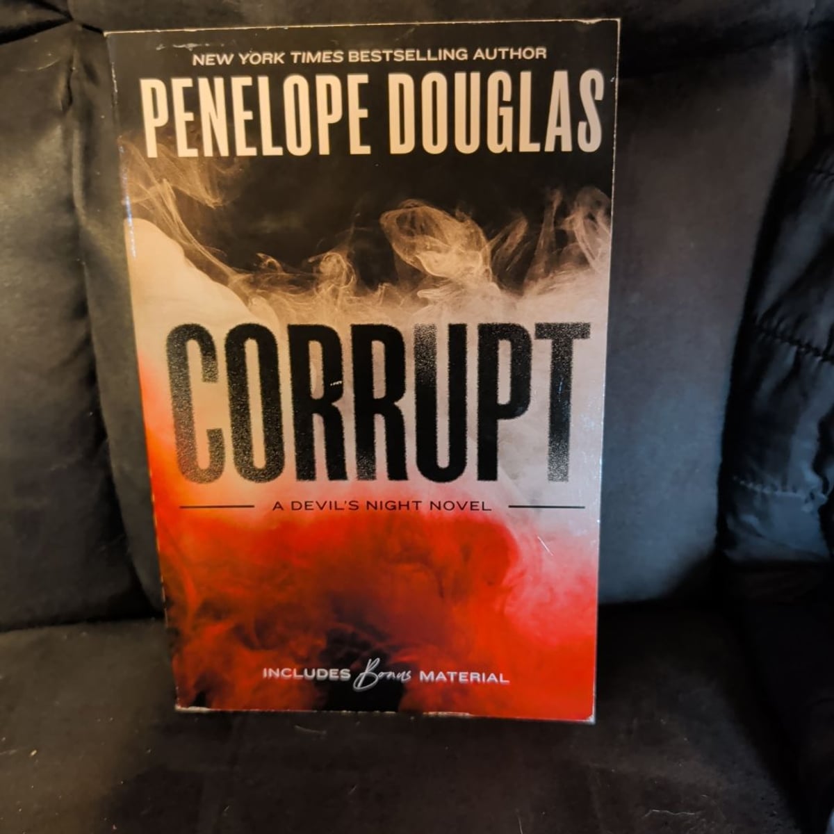 Corrupt by Penelope Douglas, Paperback | Pangobooks