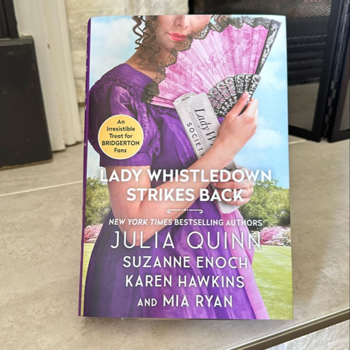 Lady Whistledown Strikes Back by Julia Quinn, Hardcover Pangobooks