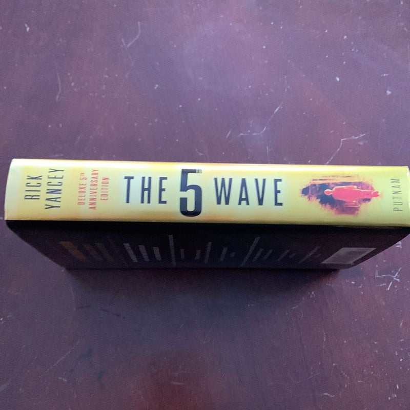 The 5th Wave (Signed Copy)