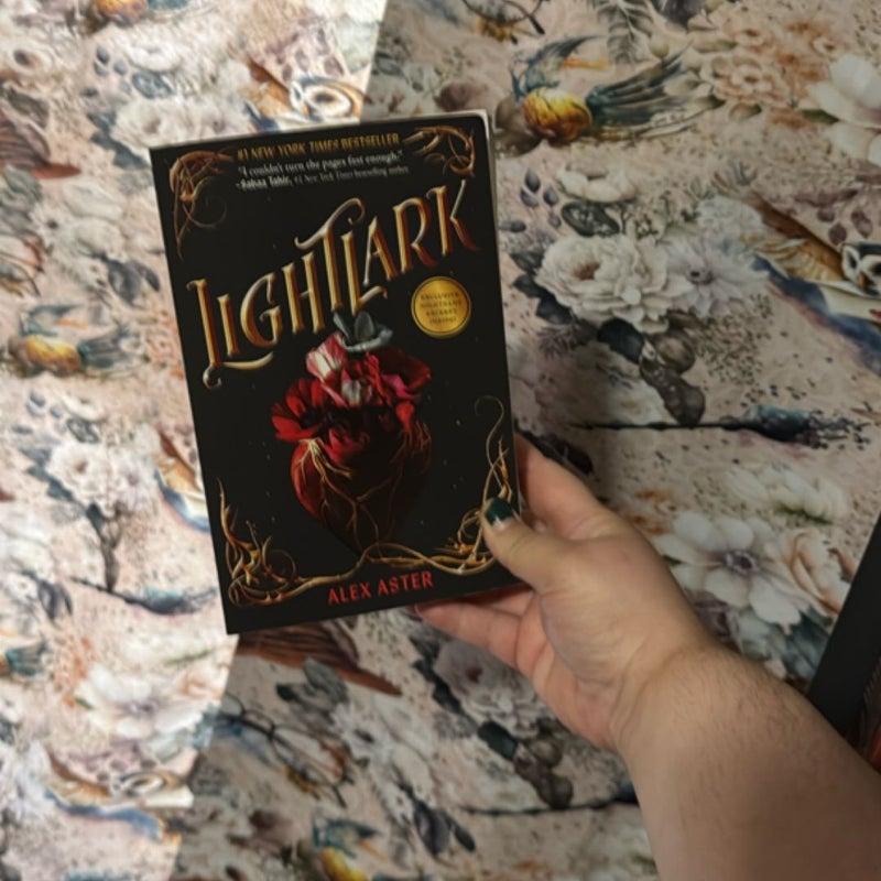 Lightlark (the Lightlark Saga Book 1)