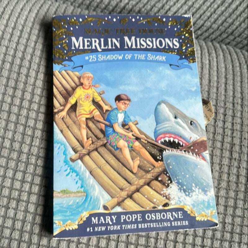 Magic Tree House: Merlin Missions #25: Shadow of the Shark