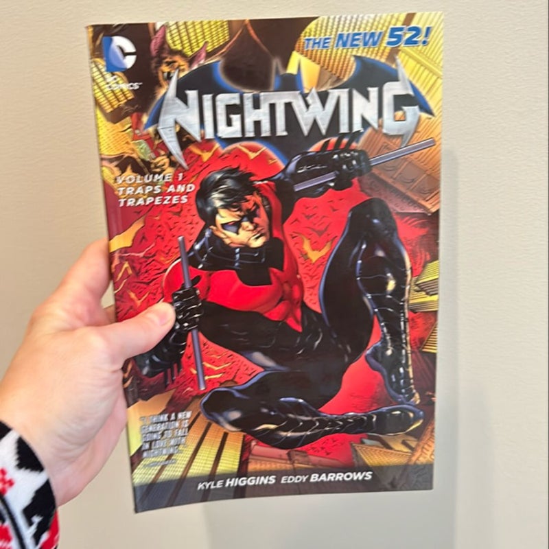 Nightwing Vol. 1: Traps and Trapezes (the New 52)