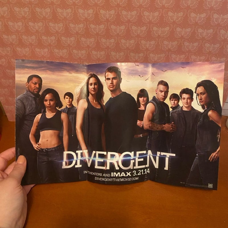 Divergent Movie Tie-in-Edition (with poster)