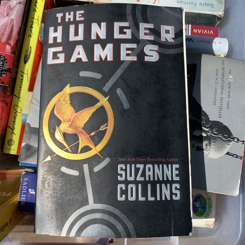  The Hunger Games: 9780439023528: Suzanne Collins: Books