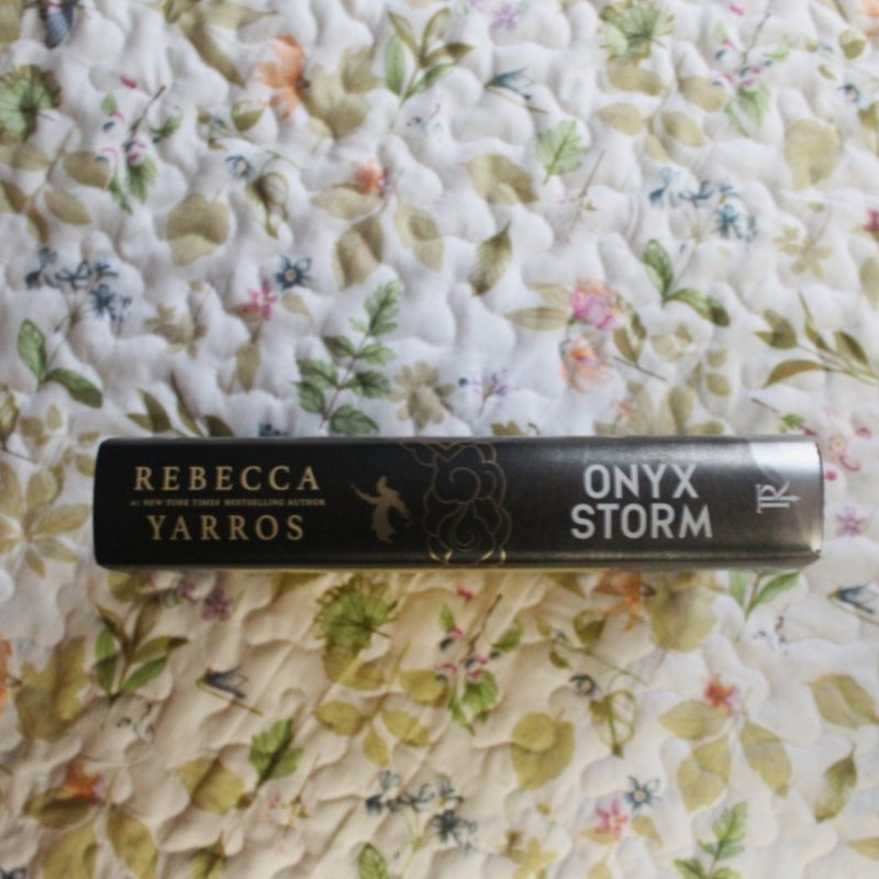 Onyx Storm (Never Read! Deluxe Edition)