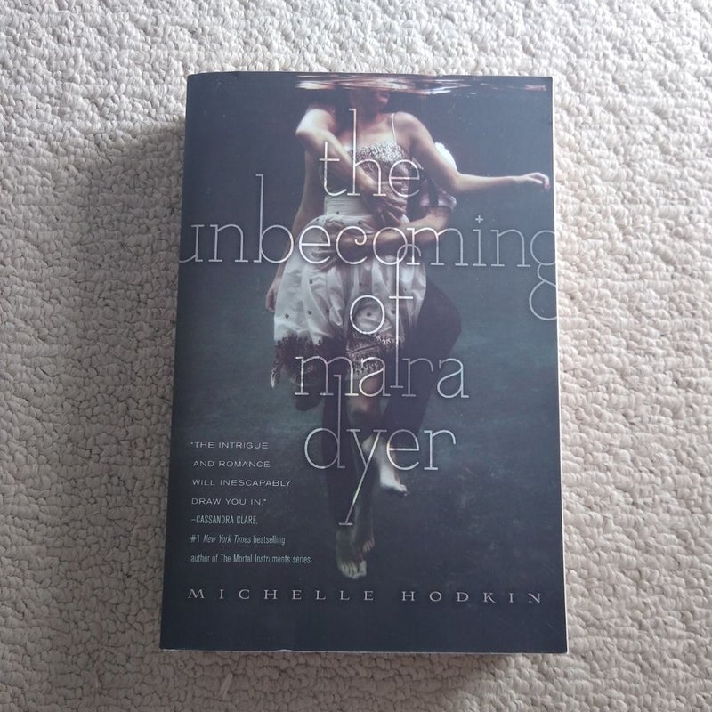 The Unbecoming of Mara Dyer (signed)