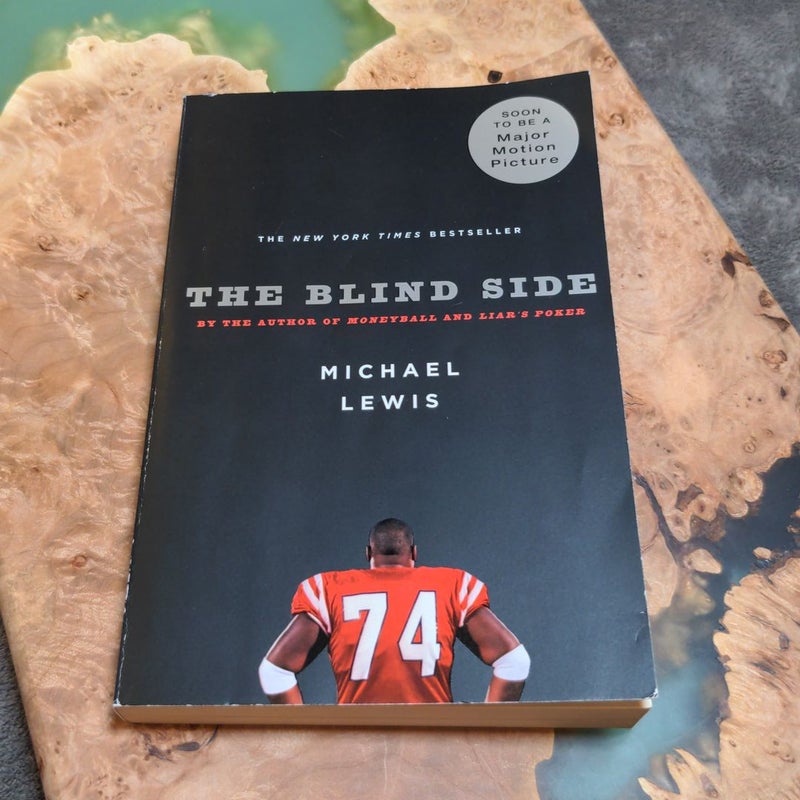 The Blind Side - by Michael Lewis (Paperback)