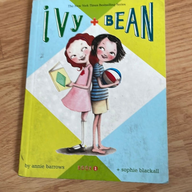 Ivy and Bean - Book 1 (Ivy and Bean Books, Books for Elementary School)
