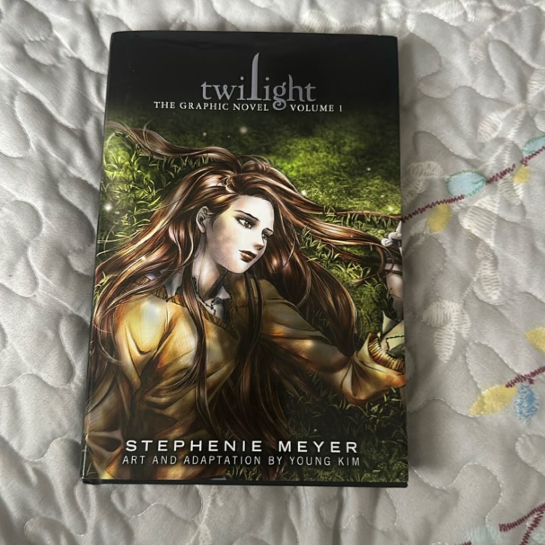 New Moon: the Graphic Novel, Vol. 1 by Stephenie Meyer, Young Kim