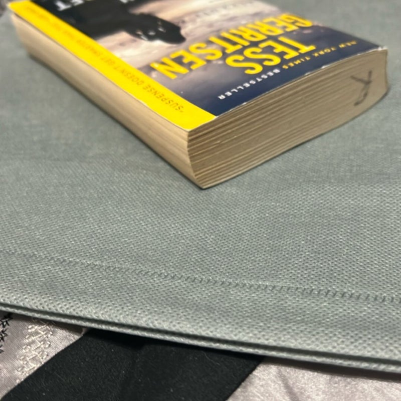 I Know a Secret: a Rizzoli and Isles Novel