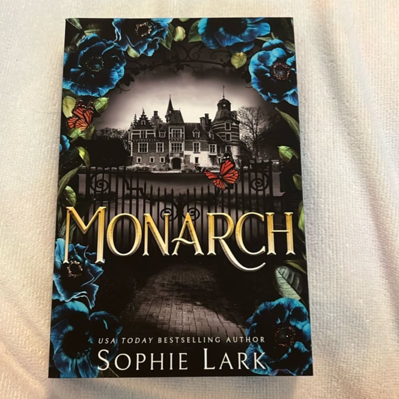 Monarch by Sophie Lark, Paperback | Pangobooks
