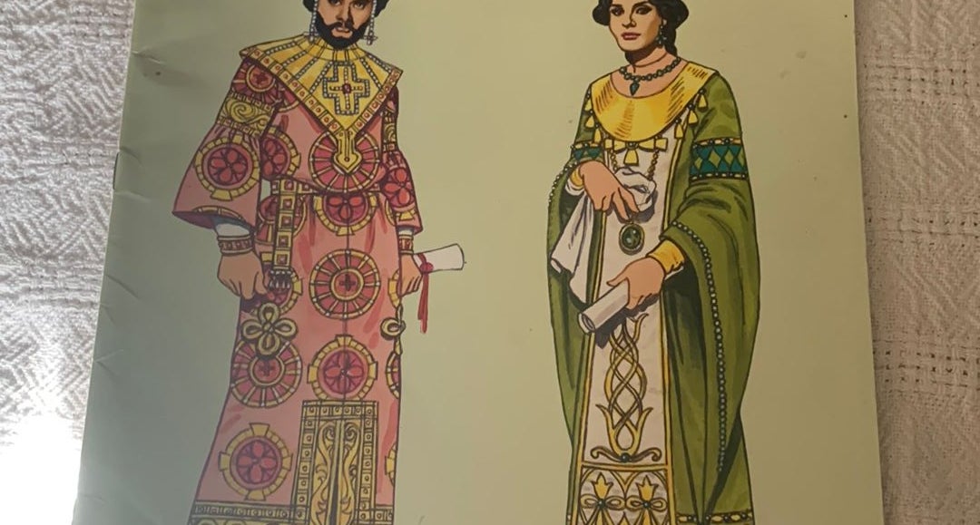 Byzantine Costumes Paper Dolls (Dover Paper Dolls): Tierney, Tom, Paper  Dolls, Paper Dolls for Grownups: 9780486420776: : Books