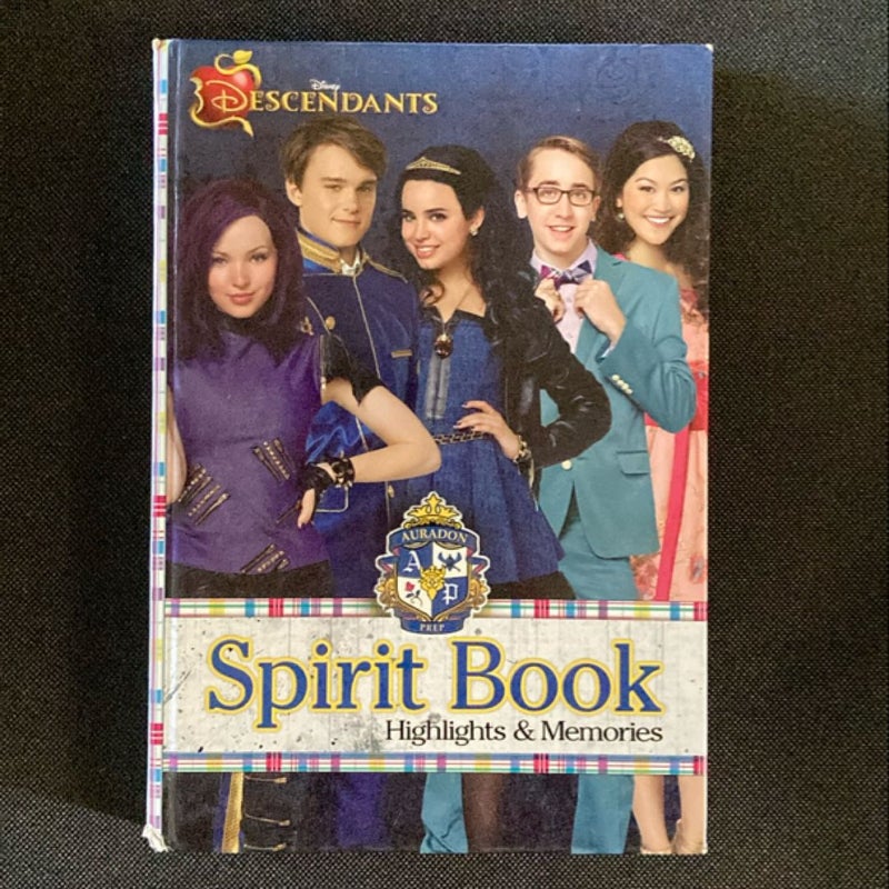 Disney Descendants: Auradon Prep Spirit Book