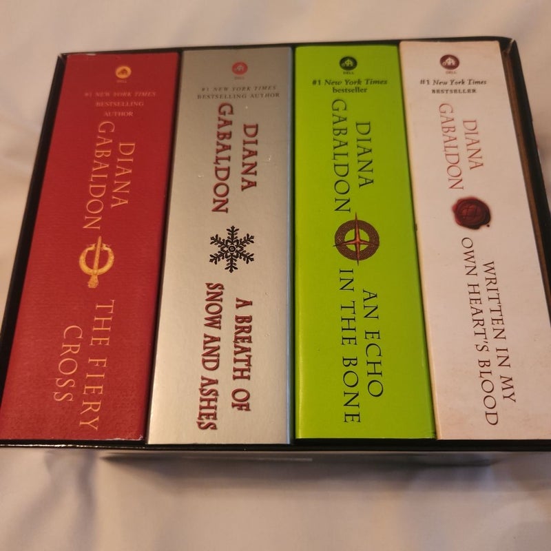 Outlander Volumes 5-8 (4-Book Boxed Set)