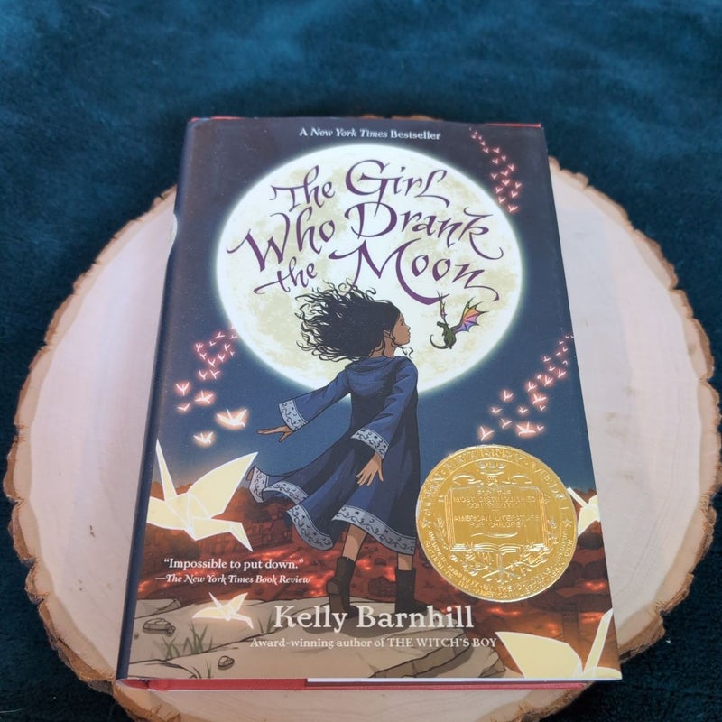 The Girl Who Drank the Moon (Winner of the 2017 Newbery Medal)