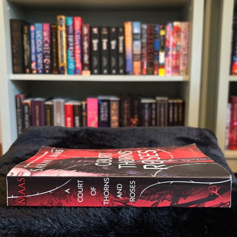 A Court of Thorns and Roses OUT OF PRINT PAPERBACK (READ DESCRIPTION)