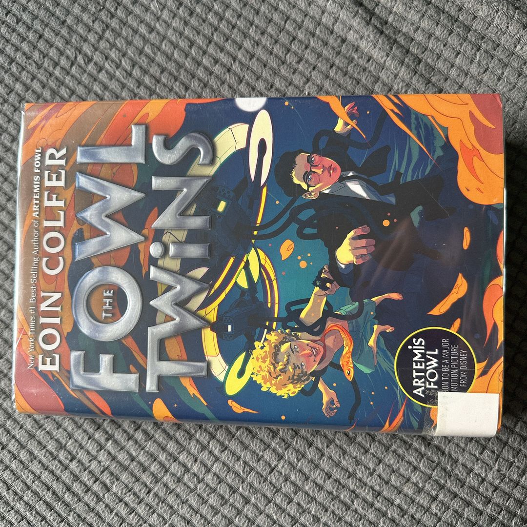 The Fowl Twins (a Fowl Twins Novel, Book 1)