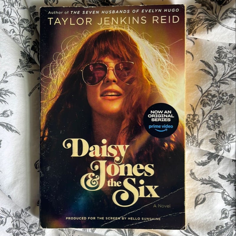 Daisy Jones and the Six (TV Tie-In Edition)