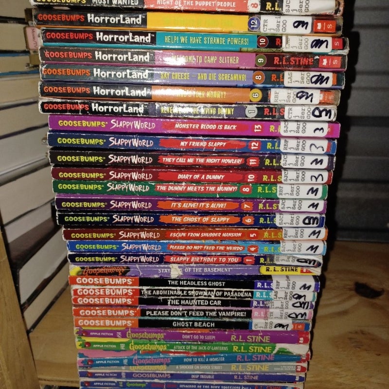 30 Goosebumps books